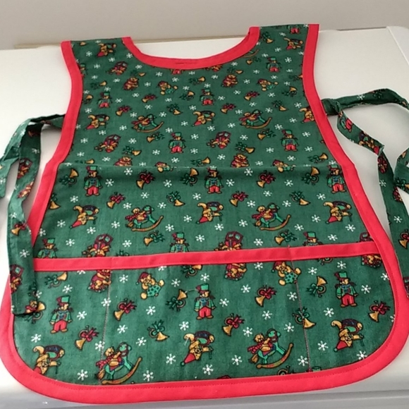 Child's Christmas smock apron - Picture 2 of 3